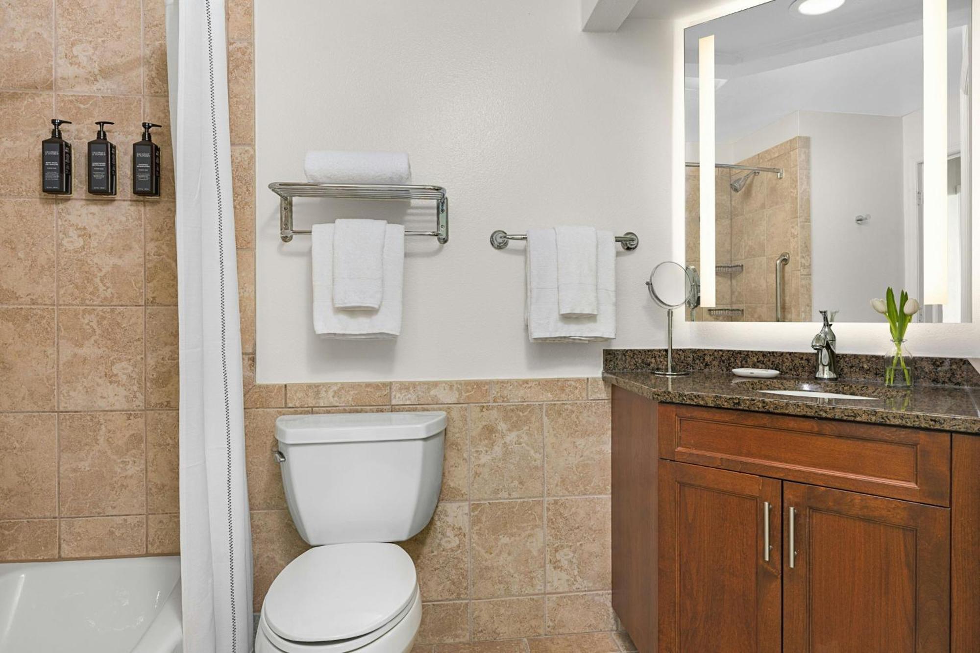 One-Bedroom Smaller Queen Villa