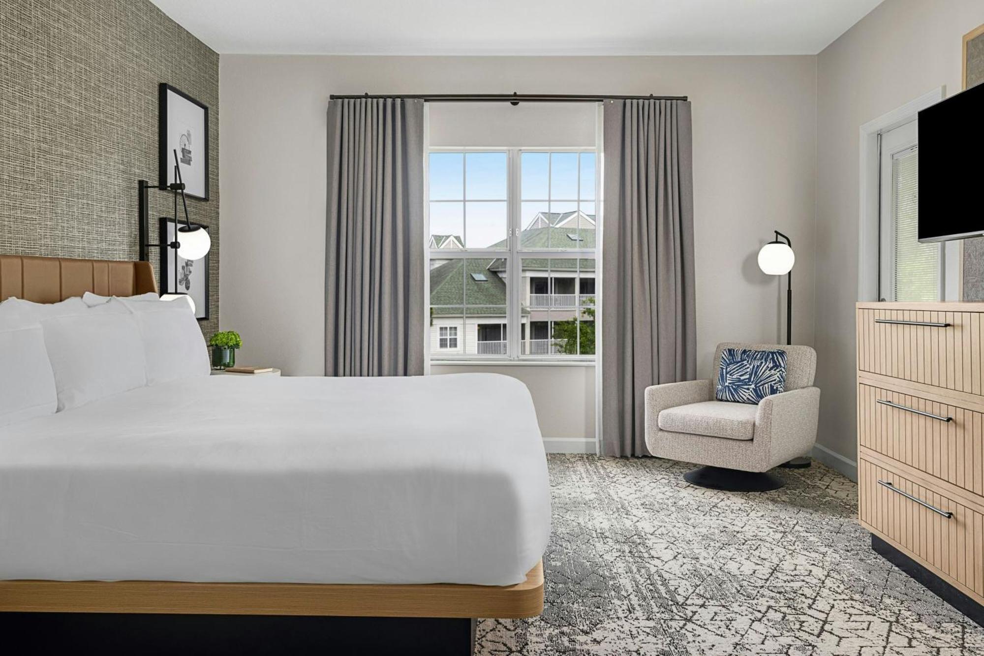 One-Bedroom King Villa with Balcony and Sofa Bed